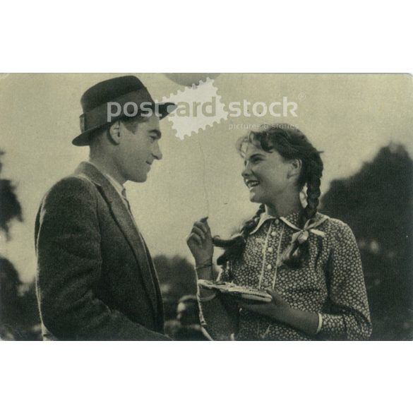 1955 – Mari Törőcsik and Imre Soós in the movie Körhinta (The Carousel). Photo sheet, postcard. (2791015)