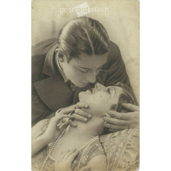 1942 – Romantic couple. Photo sheet, postcard. (2791018)