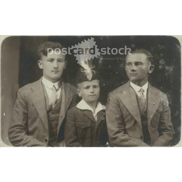 1928 – Brothers. Photo sheet, postcard. (2791119)