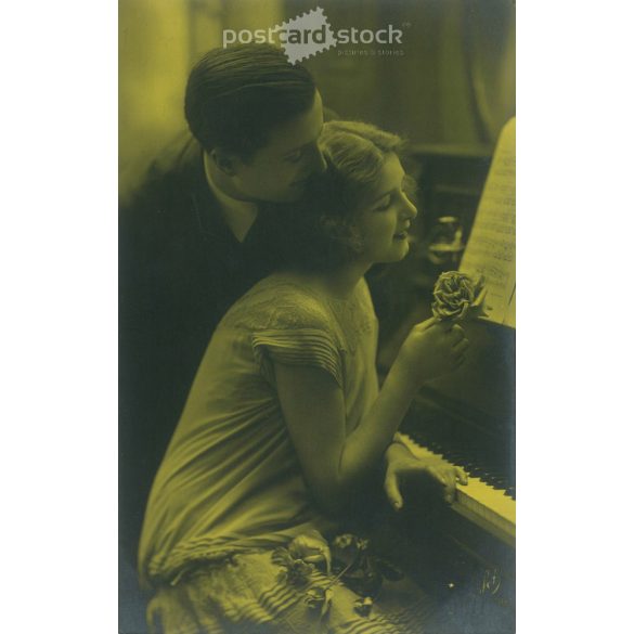 1926 – Romantic postcard, photo sheet. (2791142)