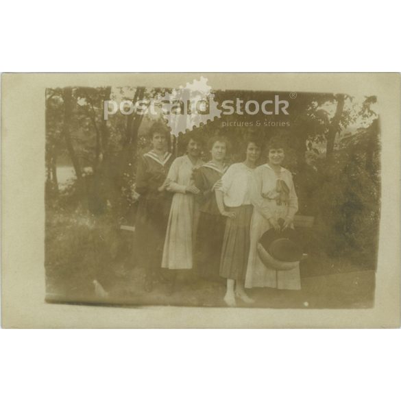 1920 – Cool Valley. Group photo with hat. Photo sheet, postcard. (2791226)