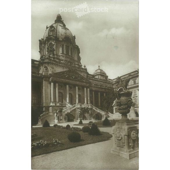 1927 – Budapest. Royal Palace and Castle Garden. Photo sheet, postcard. (2791258)