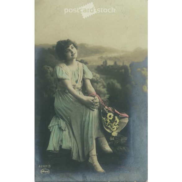 1915 – Romantic postcard. Colored photo sheet. (2791273)