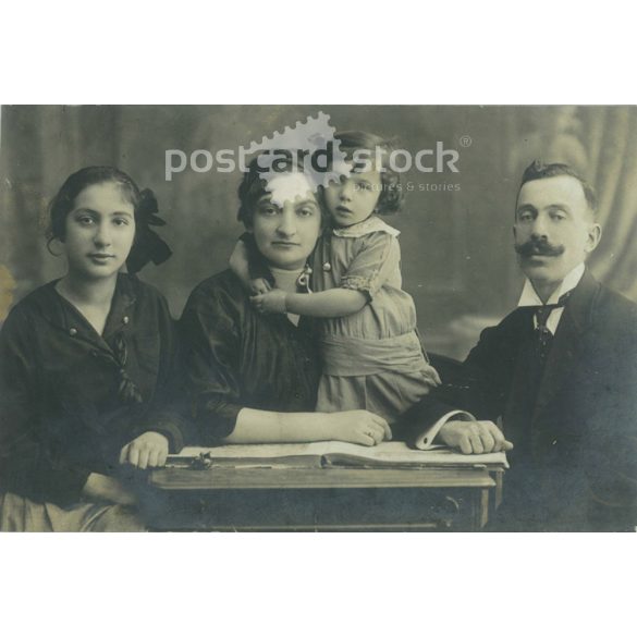 1915 – Family photo. Photo sheet, postcard. (2791351)