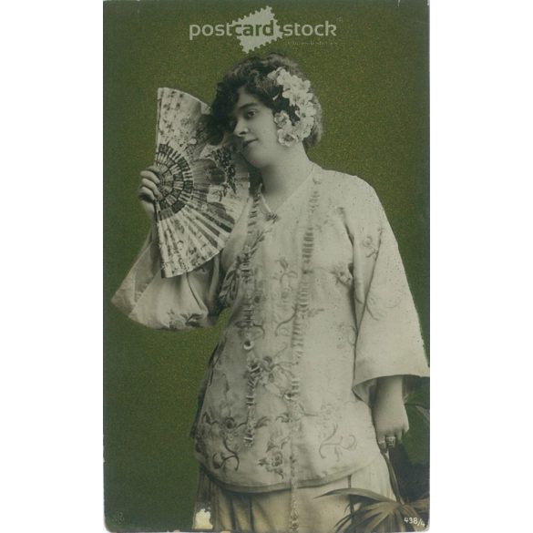 1906 – Romantic postcard. Black and white photo sheet. (2791582)