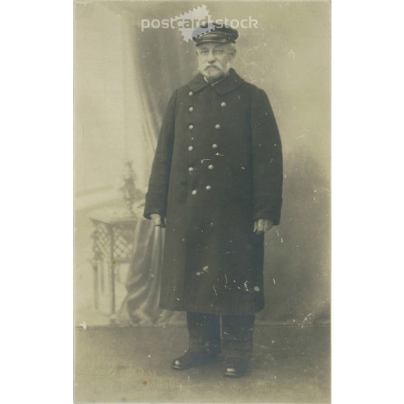 1923 – Presumably a photograph of a German ship captain. Black and white photo sheet, postcard. (2791591)