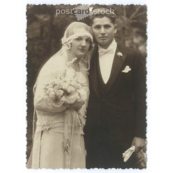 Wedding photo of young couple. Black and white paper image. (2791602)