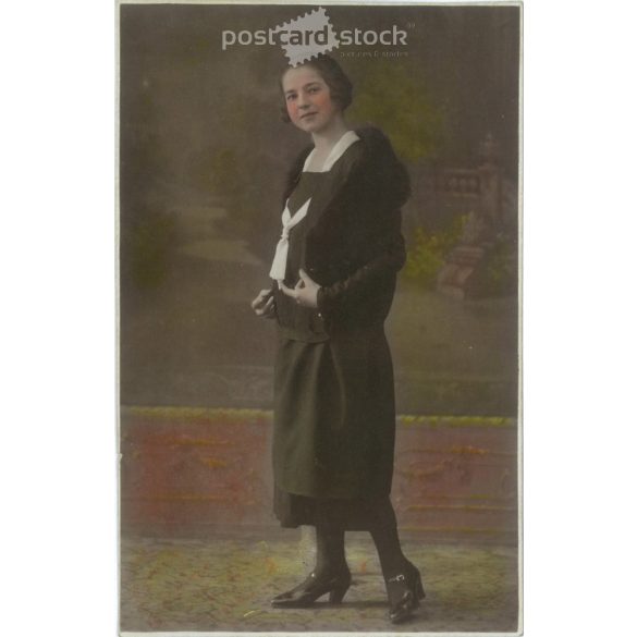 Photo of young lady. Szamossy photographer. Checkout. Colored photo sheet, postcard. (2791643)