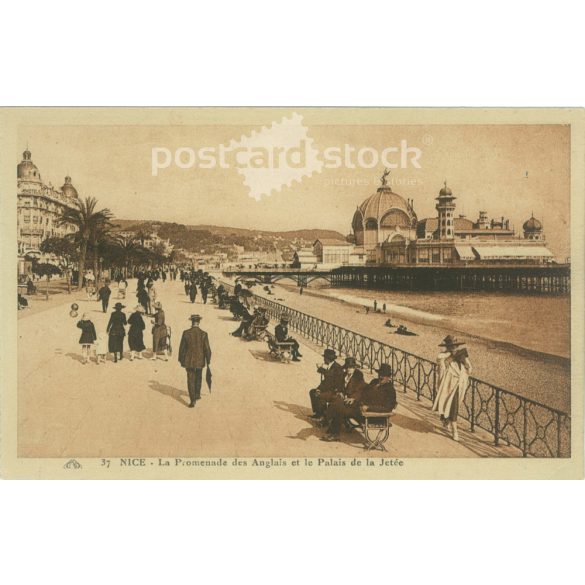 Nice. People walking on the beach in the background with the pier building. Photo sheet, postcard. (2791674)