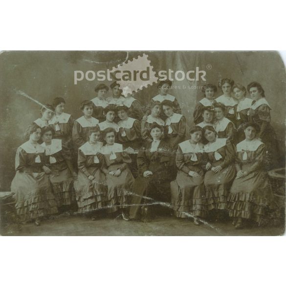 Girl school, group photo. Photo sheet, postcard. (2791676)