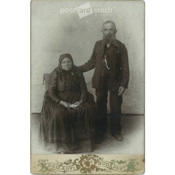 Cabinet photo of an elderly couple from the early 1900s. (2791715)