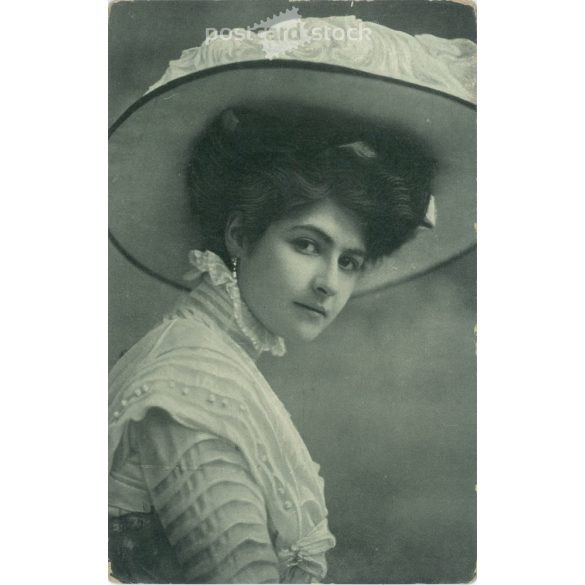 Pre-war hat fashion. Colored photo sheet. (2791732)