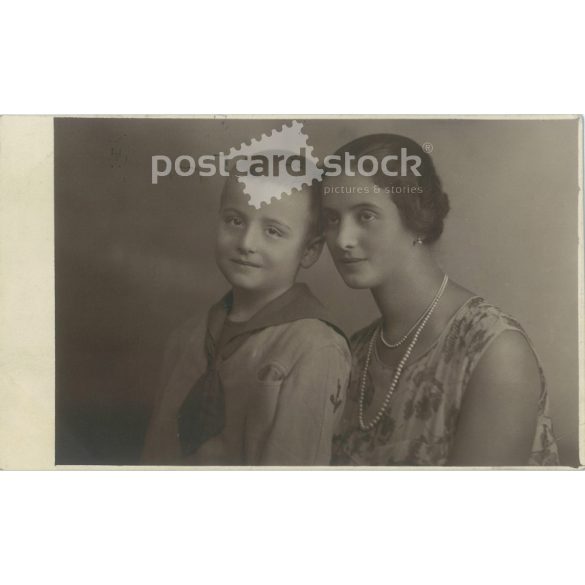 Mother and son studio, portrait photo. 1930s. (2791799)