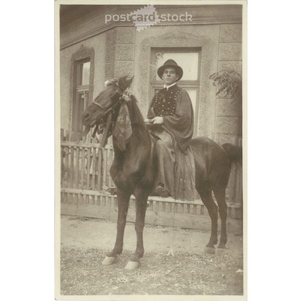 Bachelor on horseback. The work of István Pankovits’ photo studio, Gyömrő. Postcard, photo sheet (2791824)