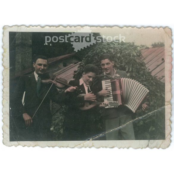 Color small paper image. Family playing music together in the garden. 1970s. Color photo. (2791829)