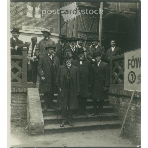 1937 – Group of friends at a garden gathering in Gyömrő. Original paper image. (2791801)