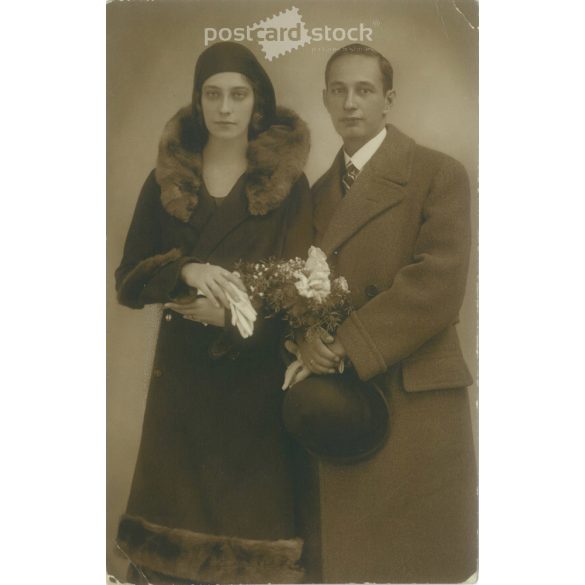 Young couple with bouquet. Studio shot. Oct 1930. 21. Postcard, photo sheet. (2791854)