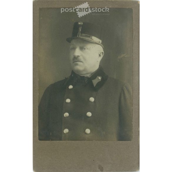 Portrait photo of middle-aged railway man, Cabinet photo / hardback photo / business card. (2791874)