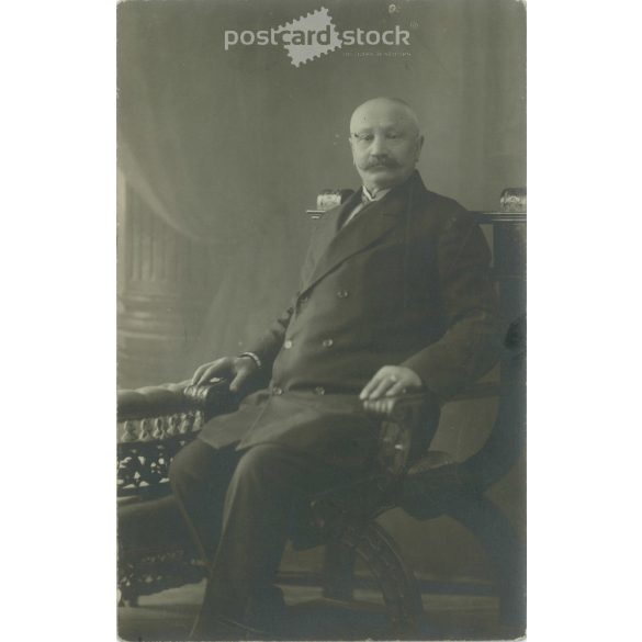 Senior, wealthy man, full-length portrait photo, studio shot. Postcard, photo card. (2791881)