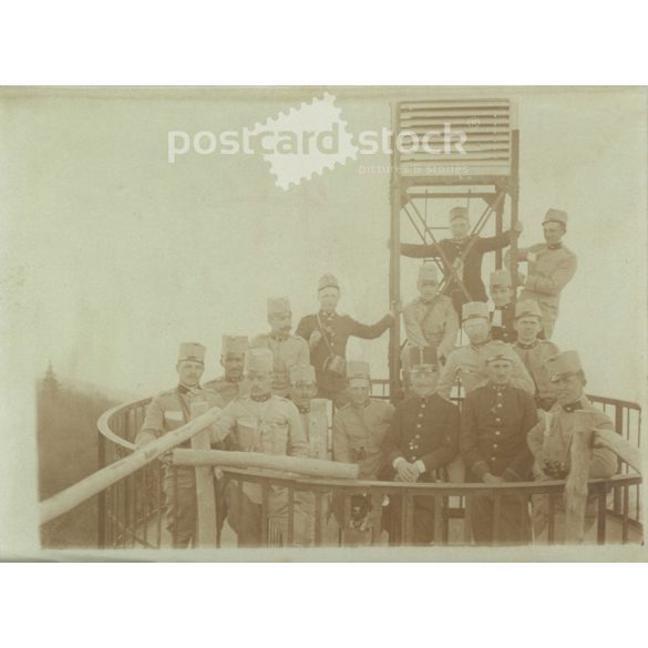 1918 – „New Perspectives”. K.u.K. soldiers on top of a lookout. Photo sheet, original paper image. (2791891)