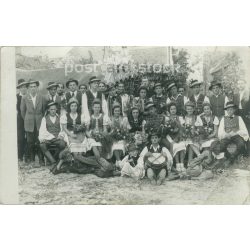   1948 – Photograph of Mihály Spielmann’s studio, group portrait of a young company. Original paper image. Postcard, photo sheet. (2791926)