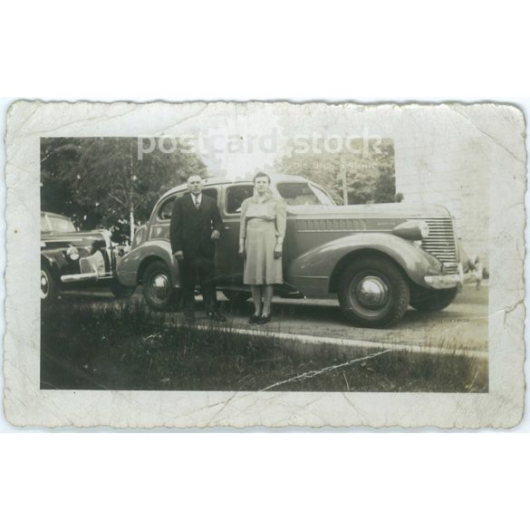 Middle-aged couple in the United States in the late 1940s. Original paper image. (2791939)