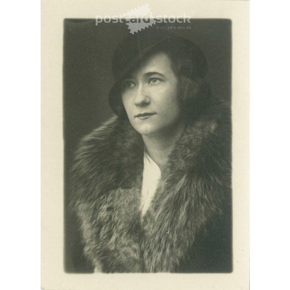 A portrait photo of a fashionably dressed young woman from the 1930s. Hat and fur coat. Original paper image. Studio shot. (2791941)