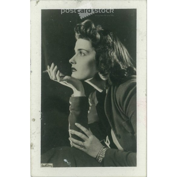 Studio profile portrait of Katalin Karády, Tibor Inkey, with cigarettes 1930s. Gelatin silver. (2791943)