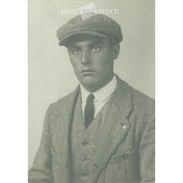 1927 – Portrait of a young man in Ferdinand Graff’s photo studio. Vienna. Original paper image. (2791946)