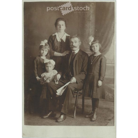 Family photo, original paper photo, studio shot of the turn of the century. (2791948)