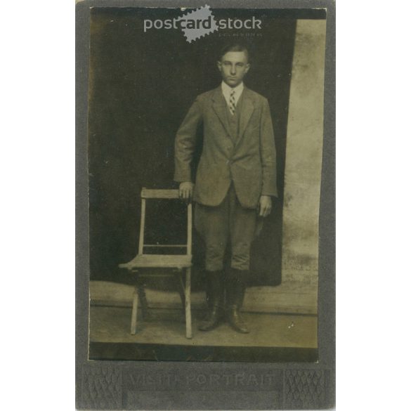 Full-length studio photo of a young man in a lower class. Cabinet photo / hardback photo / business card, CDV photo. (2791955)