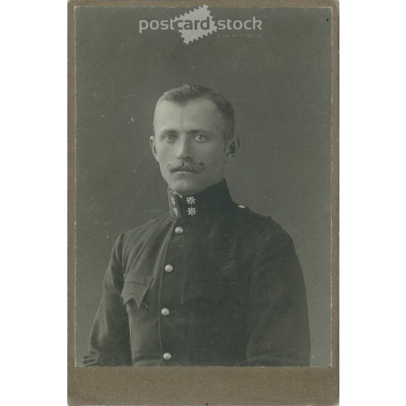 Studio portrait photo of young military officer, Cabinet photo / hardback photo / business card, CDV photo. (2791960)