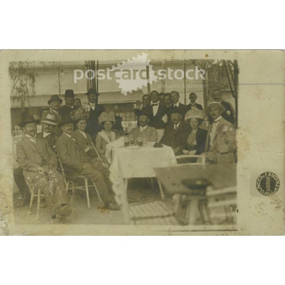 Casual, restaurant group photo in the Gundel restaurant. Budapest. Original paper image. Postcard, photo sheet. (2791966)