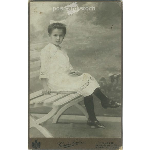 Cabinet photo taken in Imre Gárdi’s photography studio. Budapest. Little girl in a white dress with a bow. Cabinet photo / hardback photo / business card, CDV photo. (2791985)