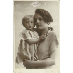   1927 – Lizike with her mother. Original paper image. Postcard, photo sheet. (2791994)