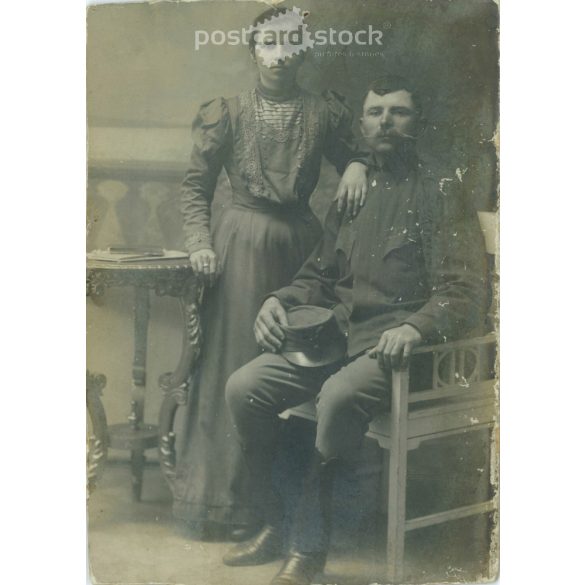 circa 1910 – Soldier on leave with his wife, studio, full-length shot. Original paper image. Cabinet photo / hardback photo / business card, CDV photo. (2792001)