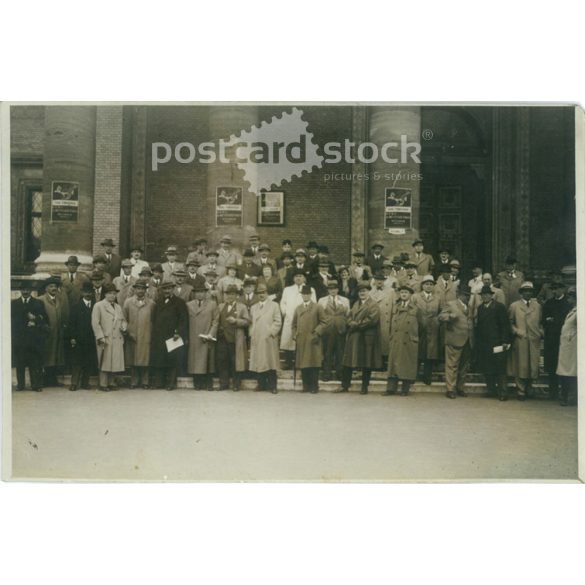 1939 – Casual group photo, Budapest, International Fair. Original paper image. (2792003)