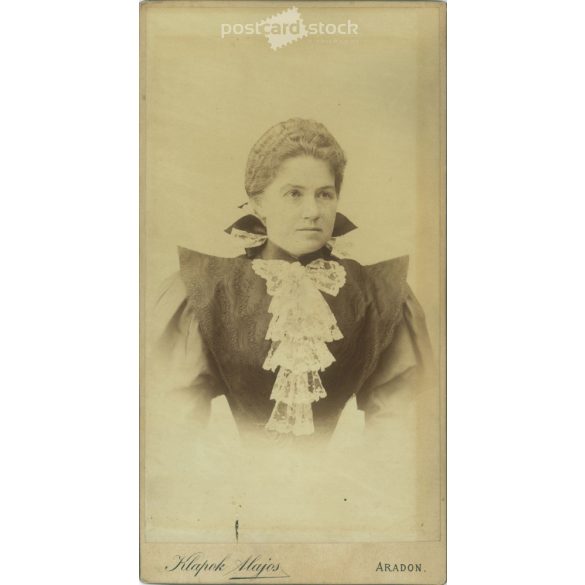 circa 1900 – Alajos Klapok, photography studio, Arad. Talented middle-aged woman in attractive dress, portrait photo. Cabinet photo / hardback photo / business card, CDV photo. (2792006)