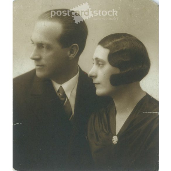 Young couple in studio, portrait photo from the 1930s. Photo sheet detail. (2792019)