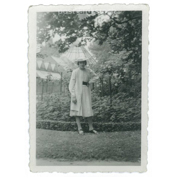 1938 – Full length photo of young elegant girl in dress and hat in the park. Small original paper image. (2792020)