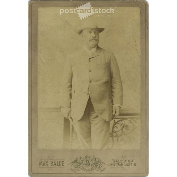 Late 1800s. Max Balde photography studio, Salzburg. Full-length studio photo of a middle-aged man in a hat and walking stick. Cabinet photo / hardback photo / business card, CDV photo. (2792102)