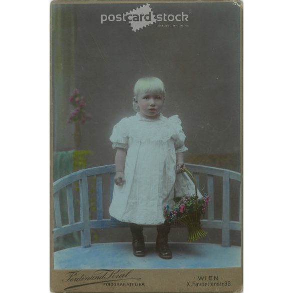 1911 – Ferdinand Kral photographic studio, Vienna. Full-length studio photo. Little girl with a basket. Cabinet photo / hardback photo / business card, CDV photo. (2792105)