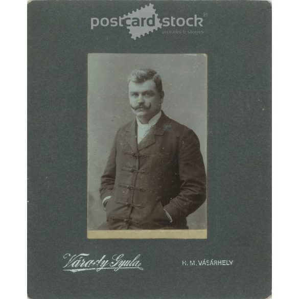 Early 1900s. Gyula Váradi photography studio, Hódmezővásárhely. Half-length studio photo. Middle-aged man in fancy dress. Original paper image. (2792109)