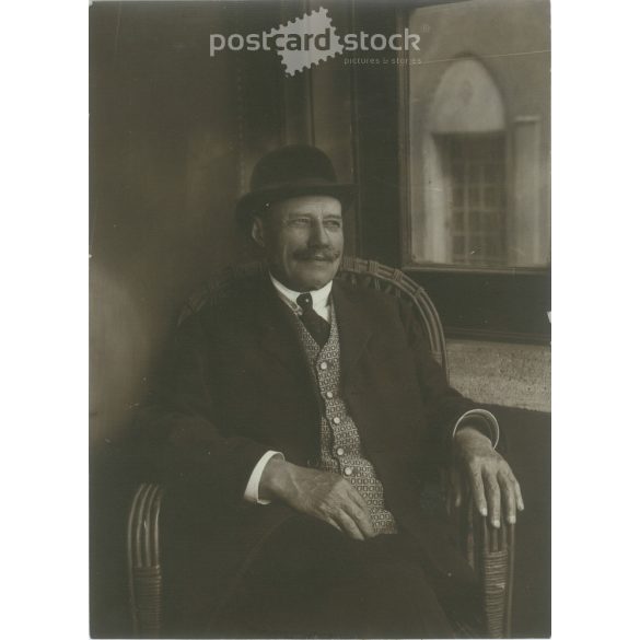 Early 1900s. Half-length studio photo. Older, elegant man in classy attire. Original paper image. (2792111)