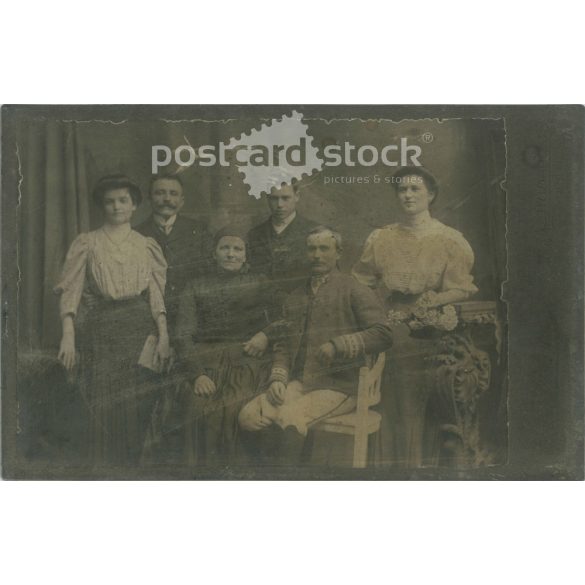 Early 1900s. Elbl and Pietsch photography studio, Budapest. Full family studio group photo. Cabinet photo / hardback photo / business card, CDV photo. (2792112)