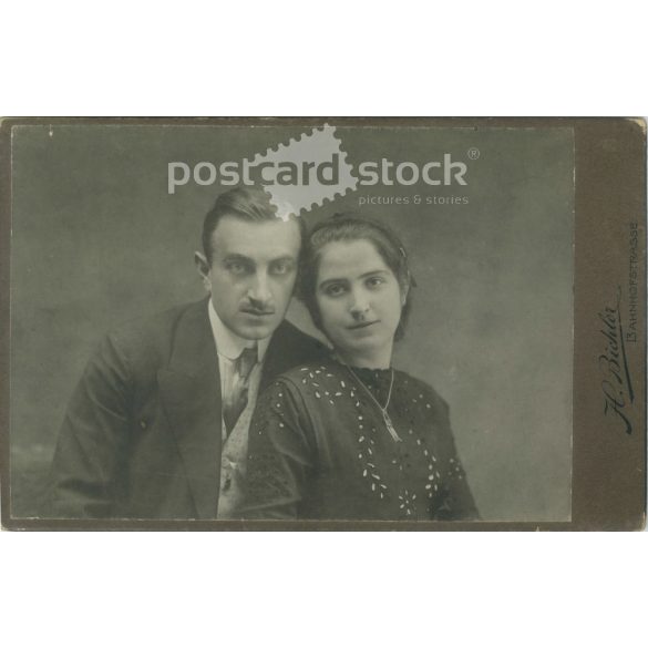 Early 1900s. H. Bichler photographic studio, Steyr. Studio photo of a young couple. Artistic photography. Cabinet photo / hardback photo / business card, CDV photo. (2792114)