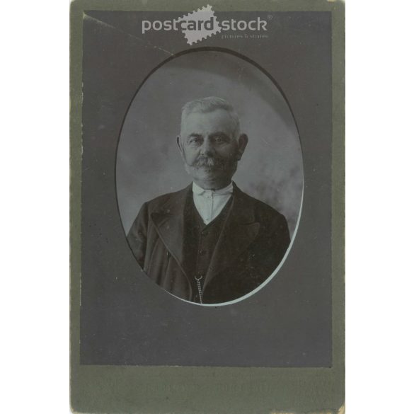 Early 1900s. Károlyné Pataki image enlarging studio, Budapest. Half-length studio photo. Old man in elegant clothes. Cabinet photo / hardback photo / business card, CDV photo. (2792118)