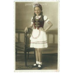   1920s. First Holy Communion girl, in Hungarian dress. Károlyi Photo Studio, Rákosszentmihály. Colored photo sheet, greeting card. (2792136)