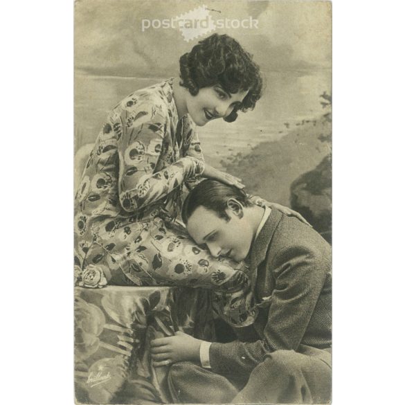 Early 1900s. Italian, romantic, black and white photo card, postcard. (2792146)