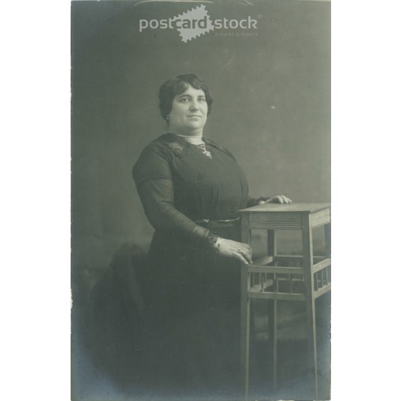 1910s. Full-figured studio shot of a middle-aged lady. Original paper image, gelatin silver. Its maker is unknown. (2792152)